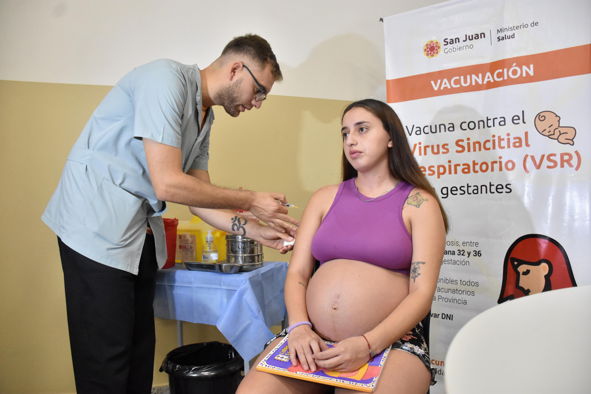 Mientras sigue el repudio al show antivacunas, confirmaron siete muertes de bebés por tos convulsa