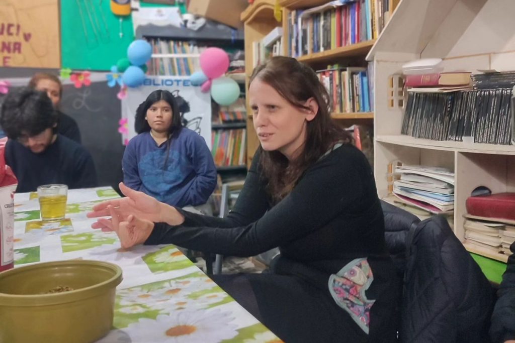 El ajuste en los barrios: "Ya están viniendo personas de clase media a pedir el bolsón de alimentos" 1 El ajuste en los barrios: "Ya están viniendo personas de clase media a pedir el bolsón de alimentos"