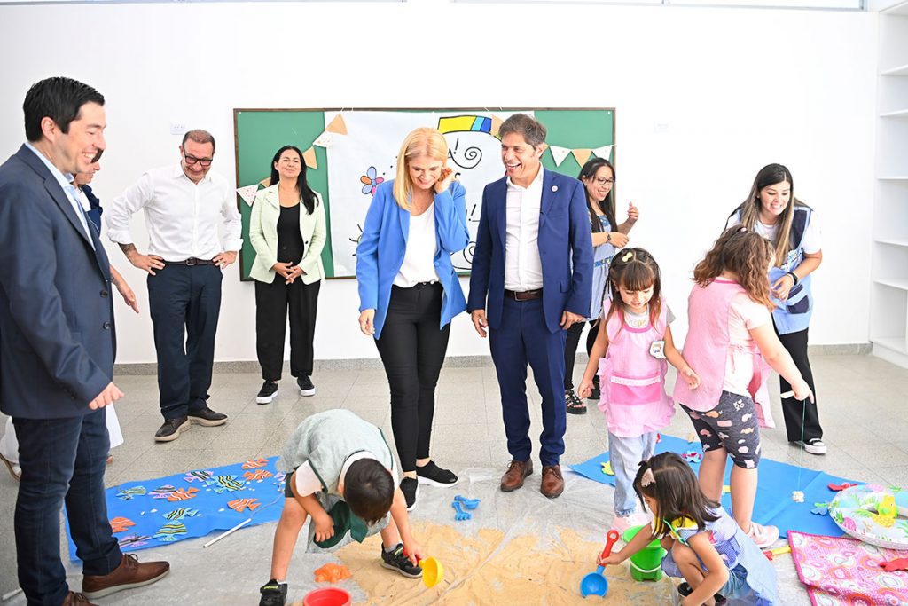 Kicillof volvió a cruzar a Milei y Espert: "Rebeldía es no entregar las Malvinas, lo otro es evasión fiscal" 2 Kicillof volvió a cruzar a Milei y Espert: "Rebeldía es no entregar las Malvinas, lo otro es evasión fiscal"