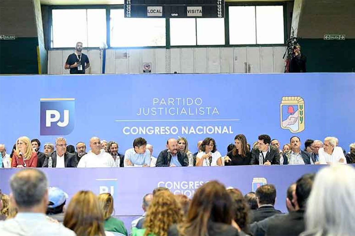 Un peronismo colegiado con críticas cruzadas y anti ajuste de Milei se reunió en Ferro