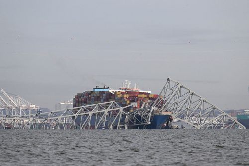 Se derrumbó un puente en Baltimore tras ser embestido por un buque carguero