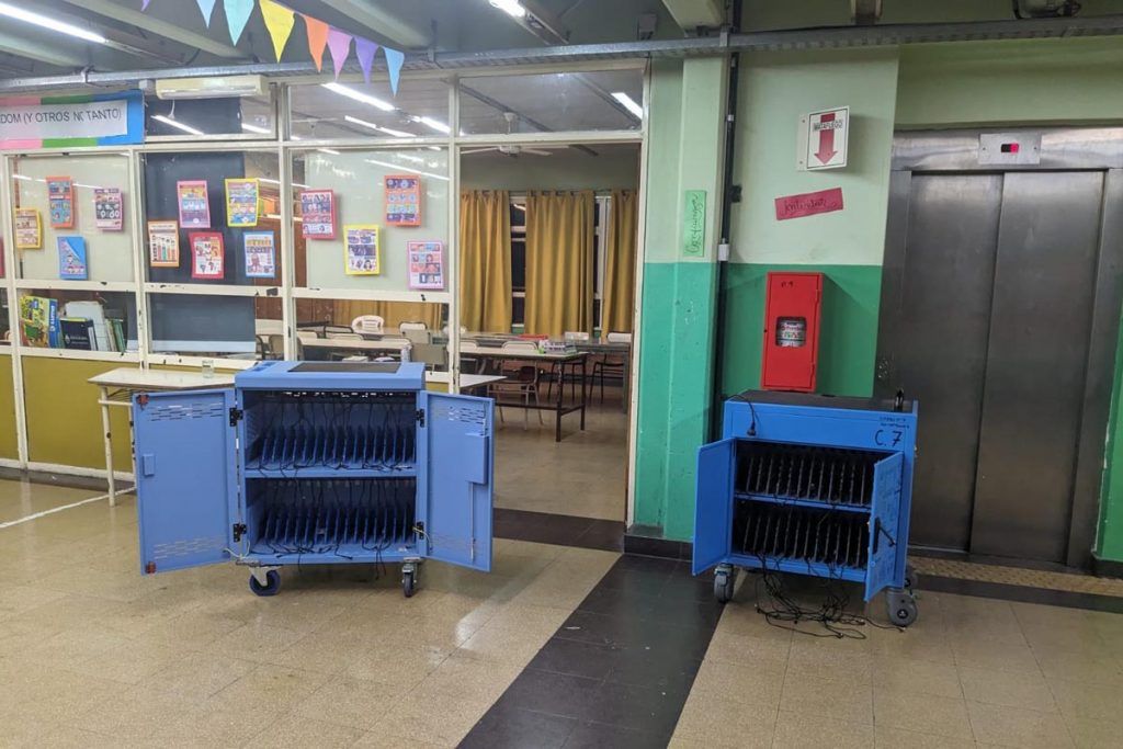 También desvalijaron la Primaria N° 15 de Coghlan: vaciaron los racks y se llevaron 140 tablets 1 También desvalijaron la Primaria N° 15 de Coghlan: vaciaron los racks y se llevaron 140 tablets