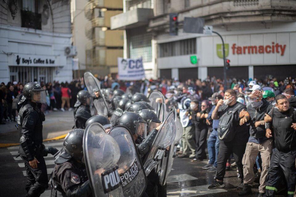 La Comisión Provincial por la Memoria denunció la represión en la protesta frente al Ministerio de Capital Humano