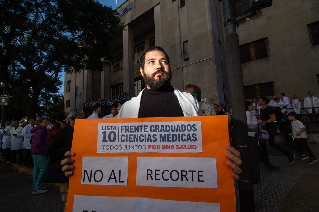 Hospital de Clínicas, un emblema de la salud y la educación públicas que lucha por sobrevivir 9 Hospital de Clínicas, un emblema de la salud y la educación públicas que lucha por sobrevivir