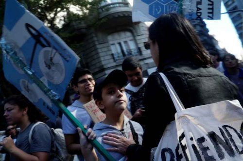 La educación primaria también dijo presente en la marcha: «Si sólo hay escuelas privadas, hay chicos que no va a poder ir»