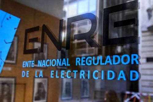 El gobierno adelantó el aumento de la tarifa eléctrica y avisó a Edenor y Edesur pero no a los usuarios