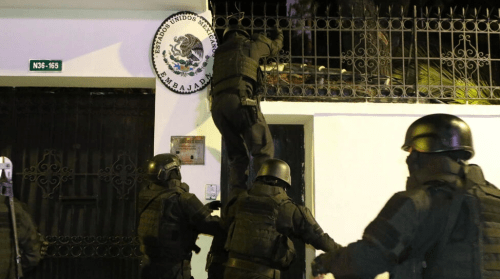 México rompe relaciones con Ecuador tras irrupción policial en su embajada en Quito