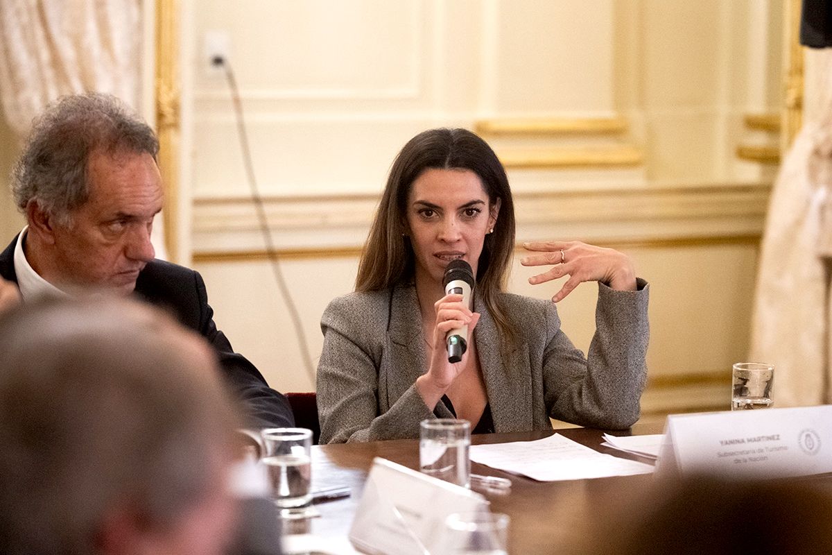 Daniel Scioli echó a la subsecretaria de Turismo por tomarse vacaciones en Europa