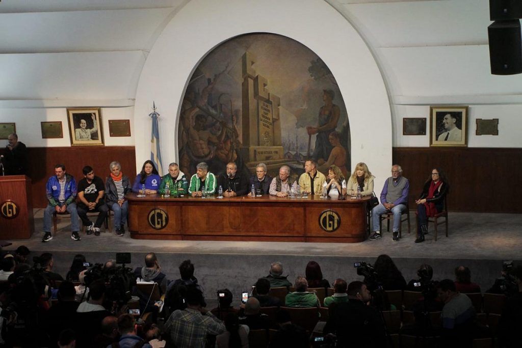 La CGT ratificó el paro del 9 de mayo y el plan de lucha contra el ajuste de Milei: "Estábamos mal y ahora estamos peor" 1 La CGT ratificó el paro del 9 de mayo y el plan de lucha contra el ajuste de Milei: "Estábamos mal y ahora estamos peor"