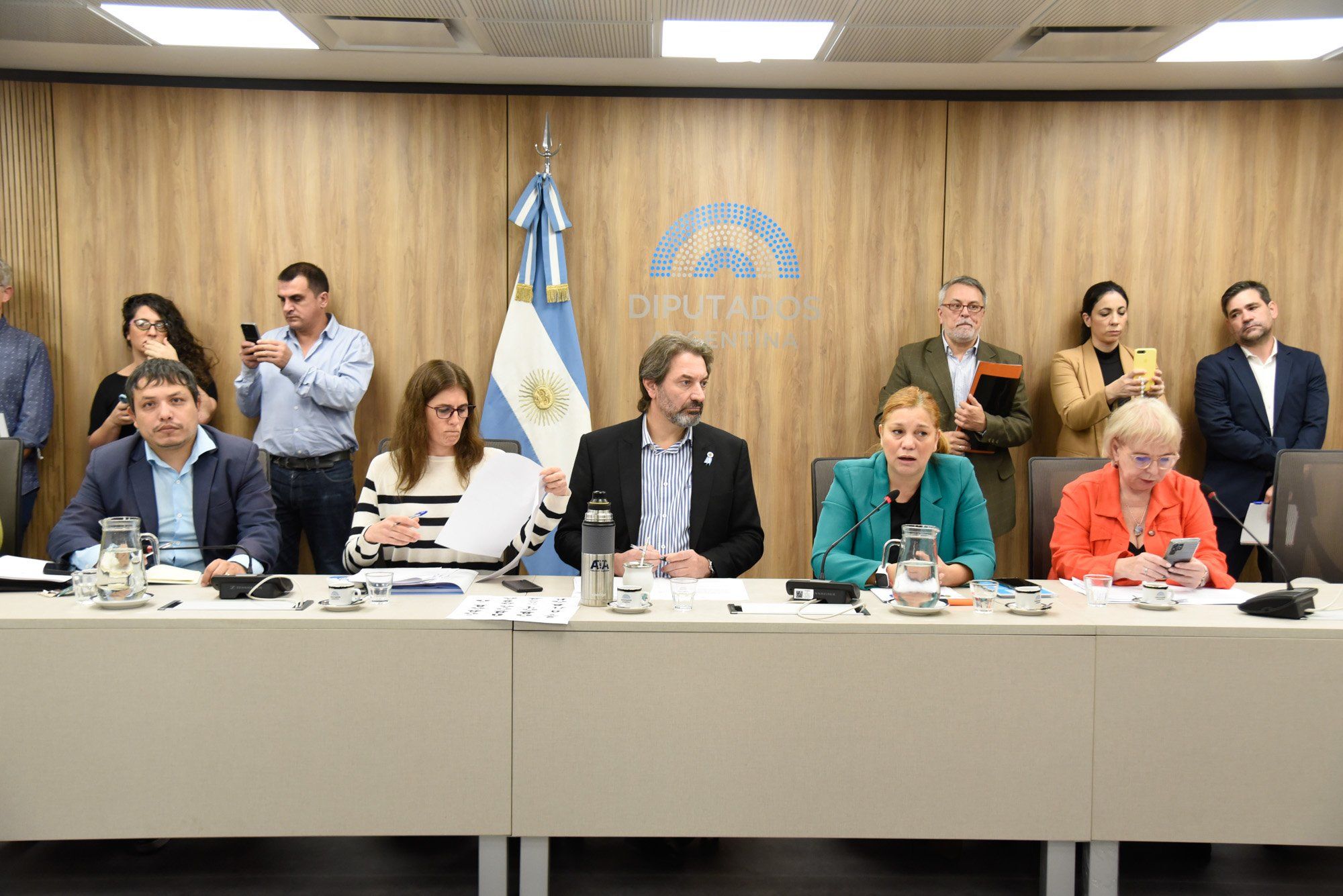 Hasta la Libertad Avanza le pide a Milei un plan para la agencia Télam