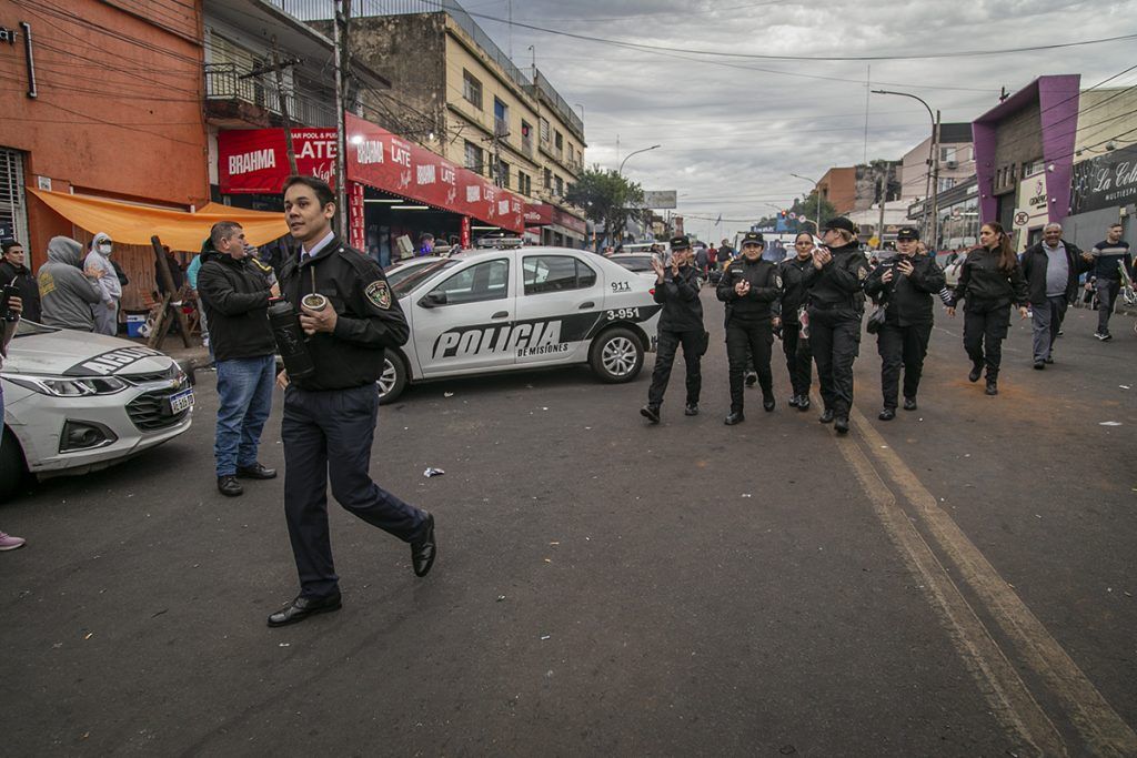 Misiones: los policías acordaron, pero los docentes siguen con las protestas 1 Misiones: los policías acordaron, pero los docentes siguen con las protestas