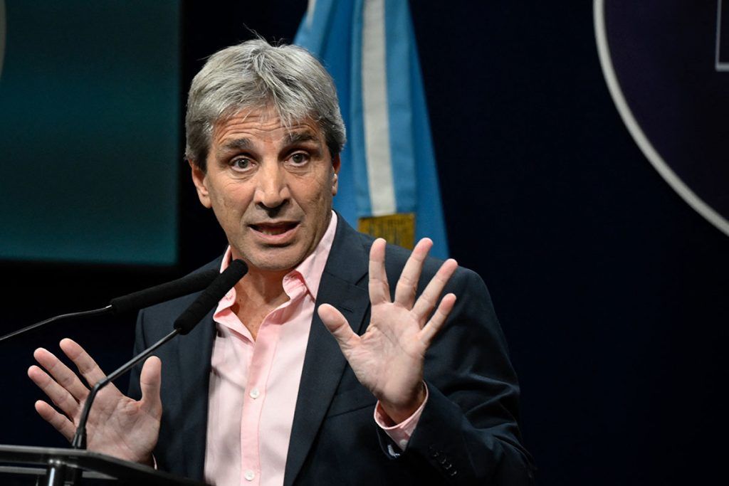 Tras los anuncios económicos del Gobierno, el dólar sigue subiendo mientras caen bonos y acciones 1 anuncios