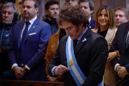 Milei no dijo nada, pero festejó la Ley Bases a través de un comunicado e invitó al Pacto de Mayo