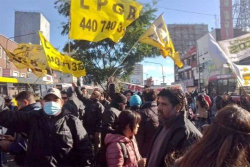 Protesta de colectiveros en Puente Saavedra