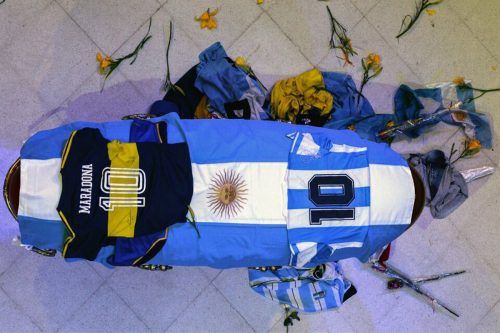 Las hijas e hijos de Maradona piden trasladar su cuerpo al mausoleo de Puerto Madero
