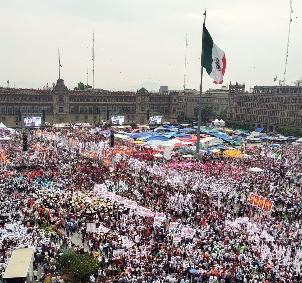 Fiesta anticipada en el Zócalo de México 1 Fiesta anticipada en el Zócalo de México