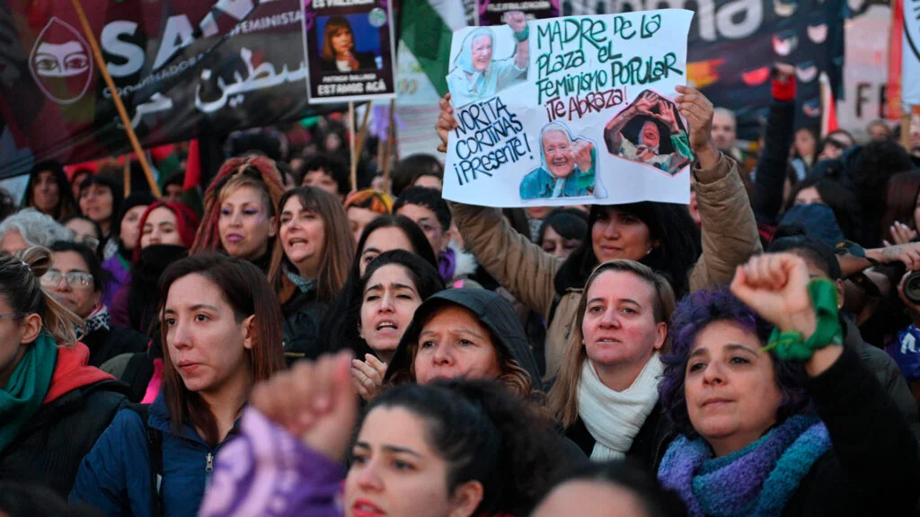 Los retrocesos en políticas de género convocan a los transfeminismos a las calles