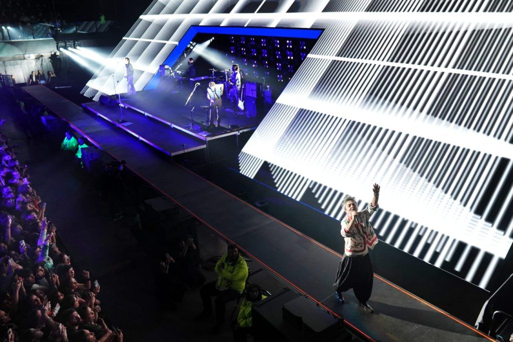 Babasónicos volvió al Movistar Arena a puro brillo, sensualidad y sorpresas 4 Babasónicos volvió al Movistar Arena a puro brillo, sensualidad y sorpresas