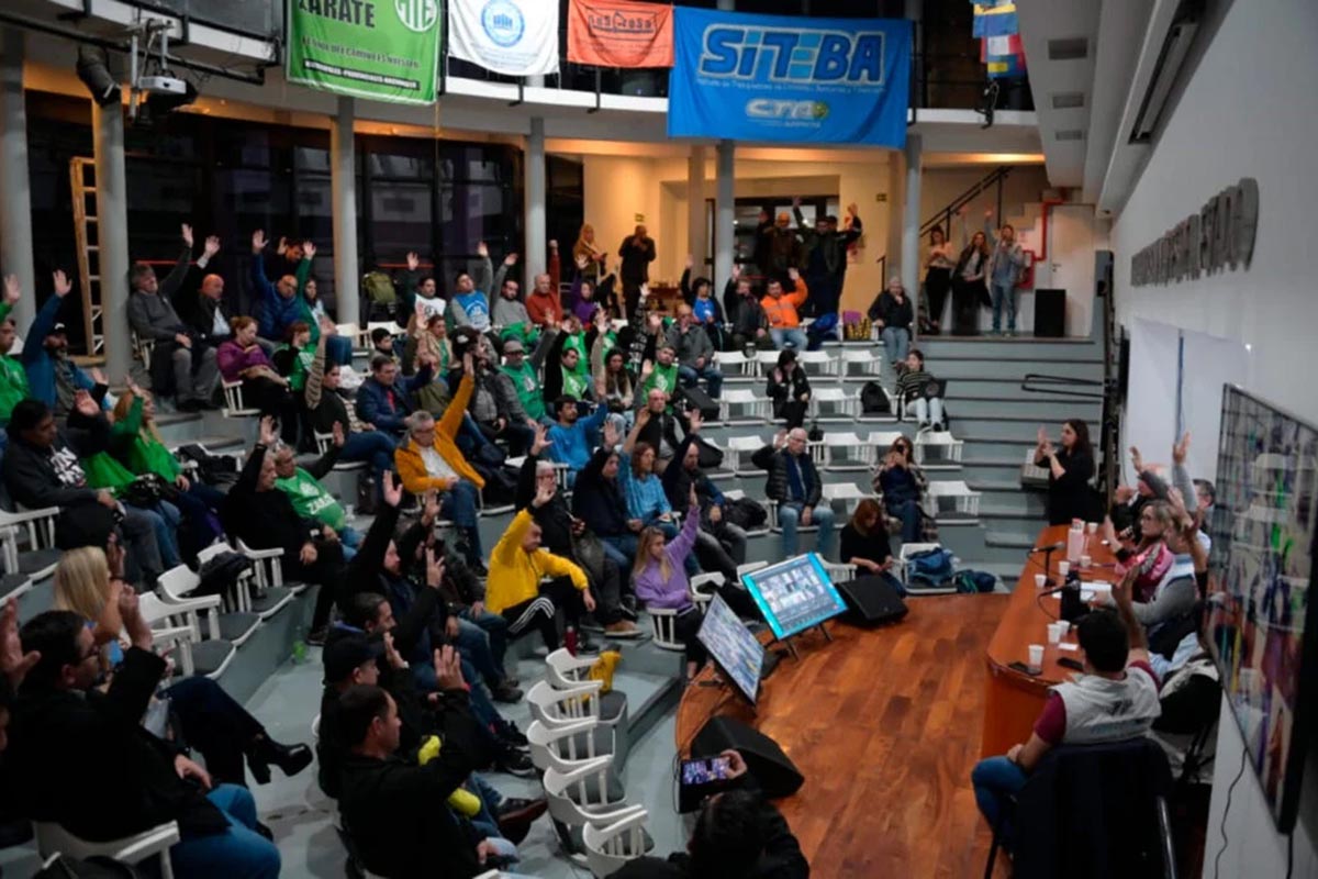 El Frente de Sindicatos Estatales y los gremios de empresas públicas se movilizarán al Congreso contra la Ley Bases