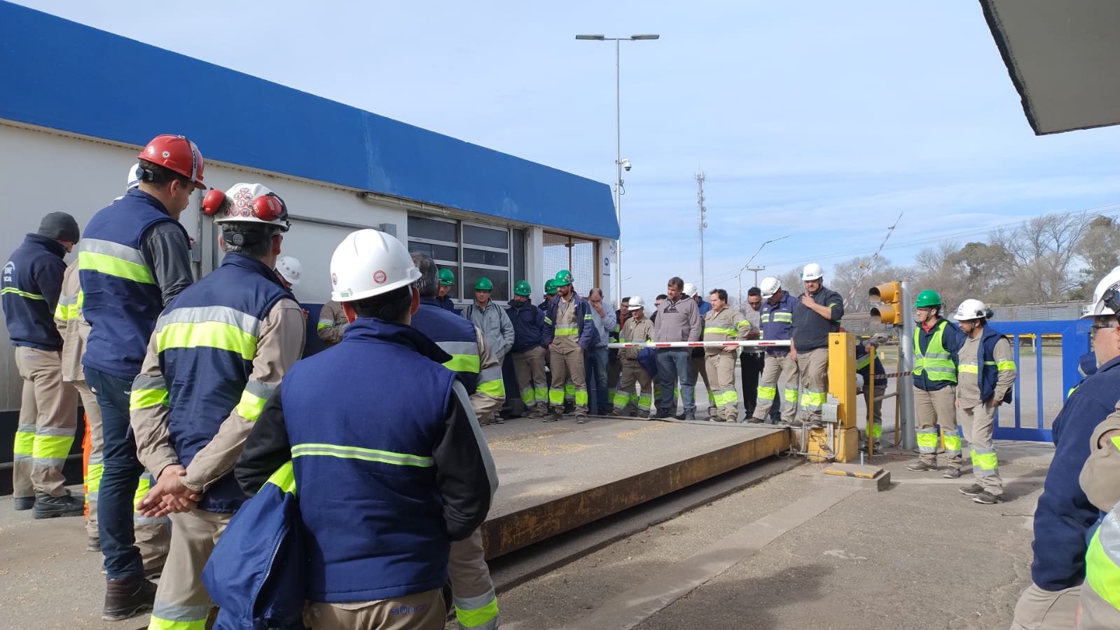 Los Aceiteros lanzaron un paro en todo el país para repudiar la ley Bases y el Paquete Fiscal