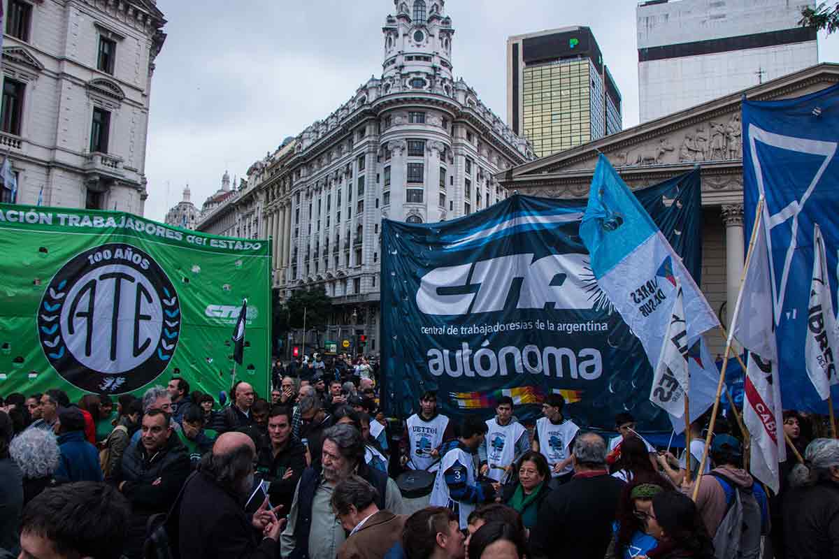 Paro y movilización a Plaza de Mayo, en una jornada nacional de lucha contra el brutal ajuste de Milei