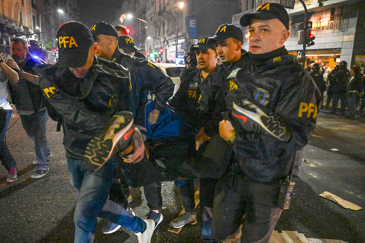 Prisión preventiva para 4 detenidos durante las protestas contra la Ley Bases