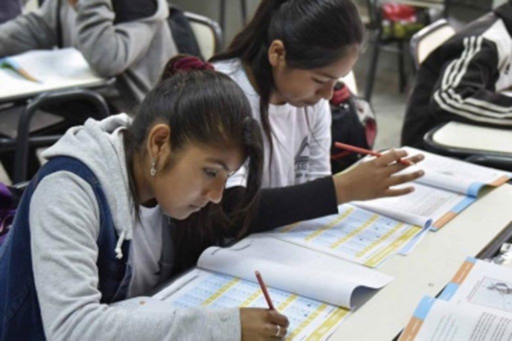 De estar a ser parte, el desafío de la escuela secundaria 1 De estar a ser parte, el desafío de la escuela secundaria