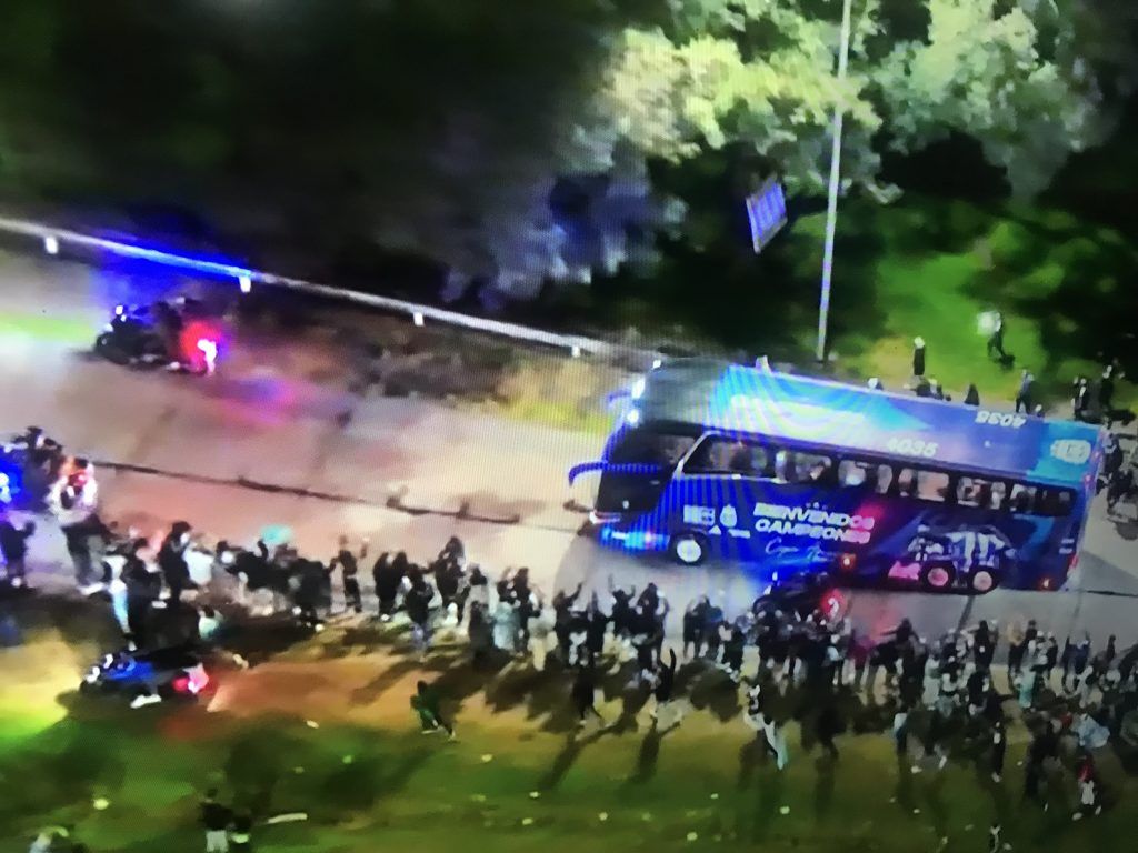 Una multitud en el recibimiento a los Bicampeones de América