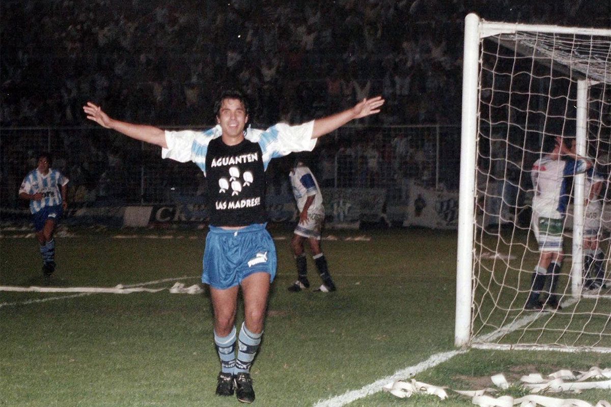 “Aguanten las Madres”: el festejo de gol que volvió a llenar de agua las calles de Tucumán