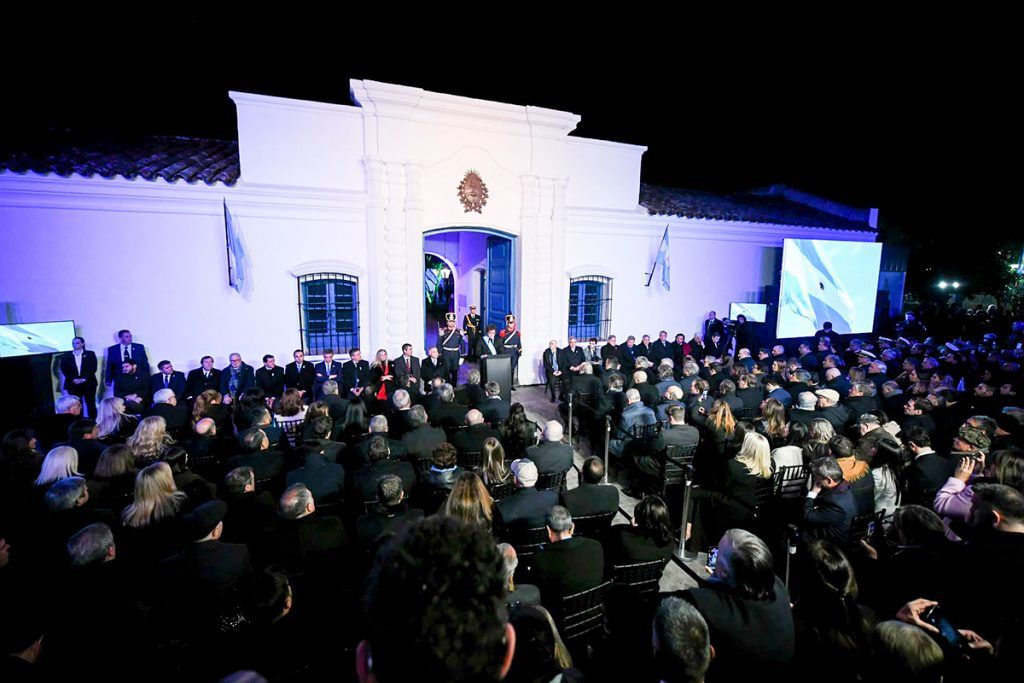 Milei viaja a Tucumán por el 9 de julio y buscará una foto junto a los gobernadores 2 Milei viaja a Tucumán por el 9 de julio y buscará una foto junto a los gobernadores
