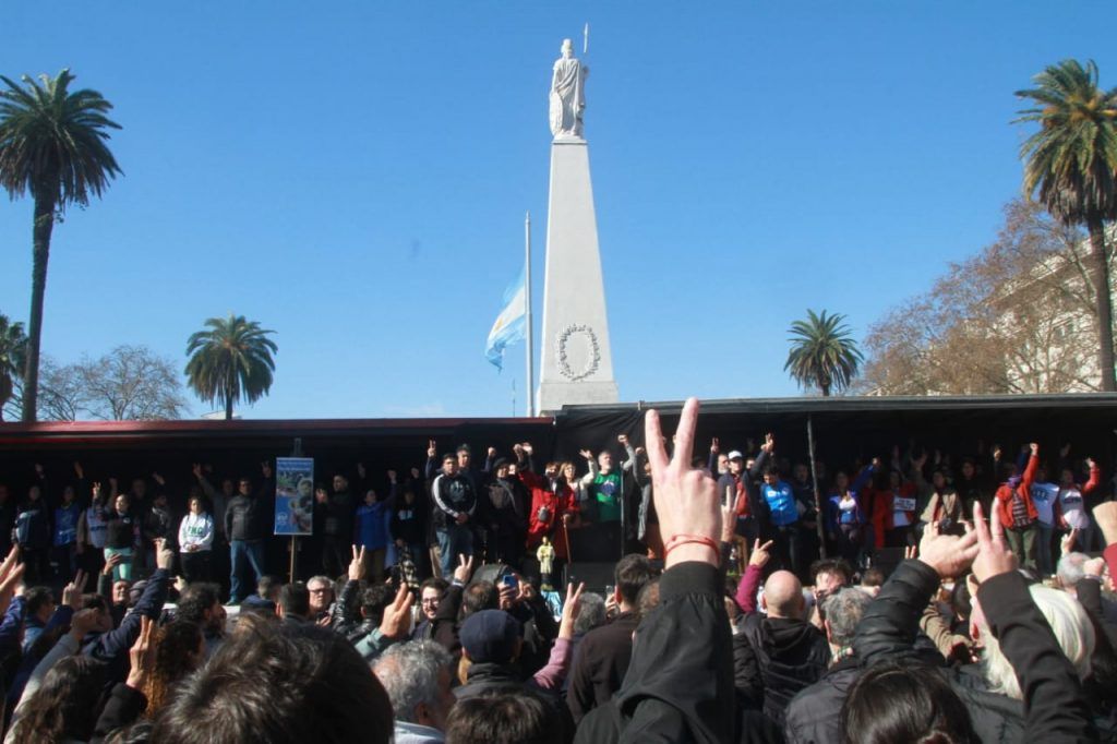 Postales de San Cayetano a la Plaza de Mayo