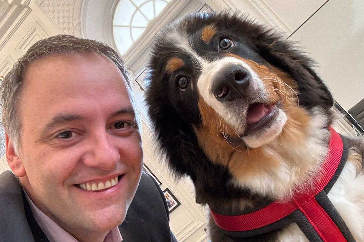 Por “aprovechamiento inaceptable de su función”, piden la renuncia de Manuel Adorni ante su candidatura