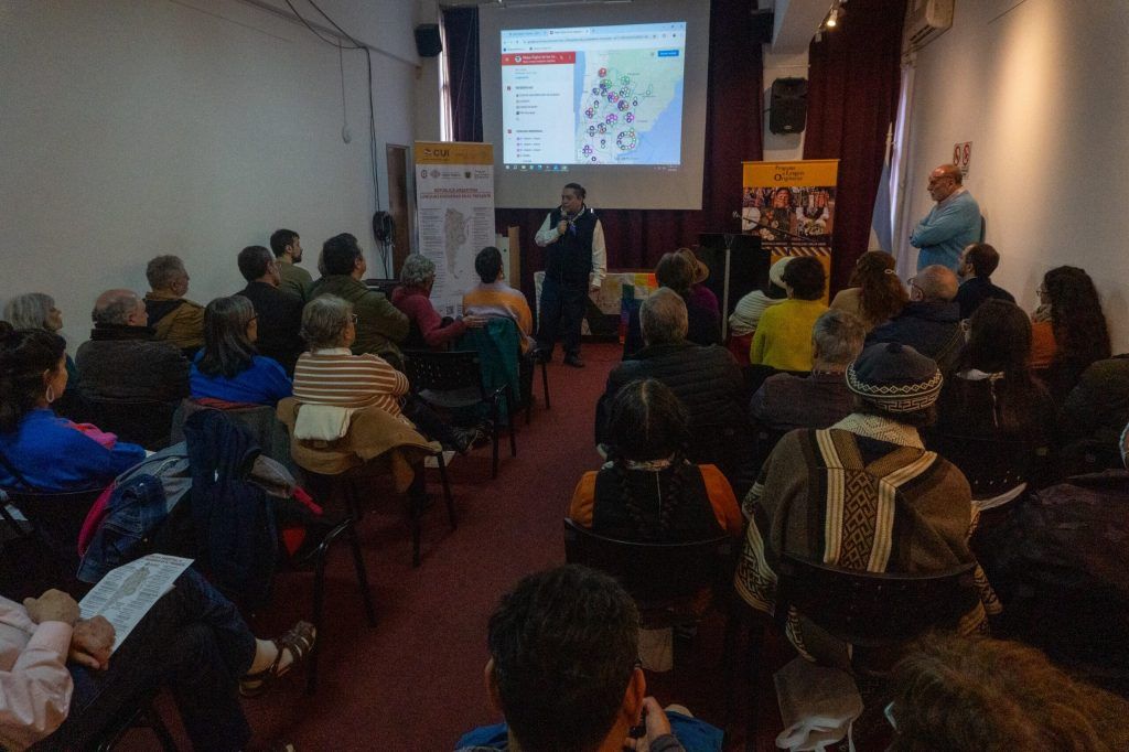 En la Argentina hay 40 idiomas indígenas que hablan 48 pueblos a lo largo del país 1 En la Argentina hay 40 idiomas indígenas que hablan 48 pueblos a lo largo del país