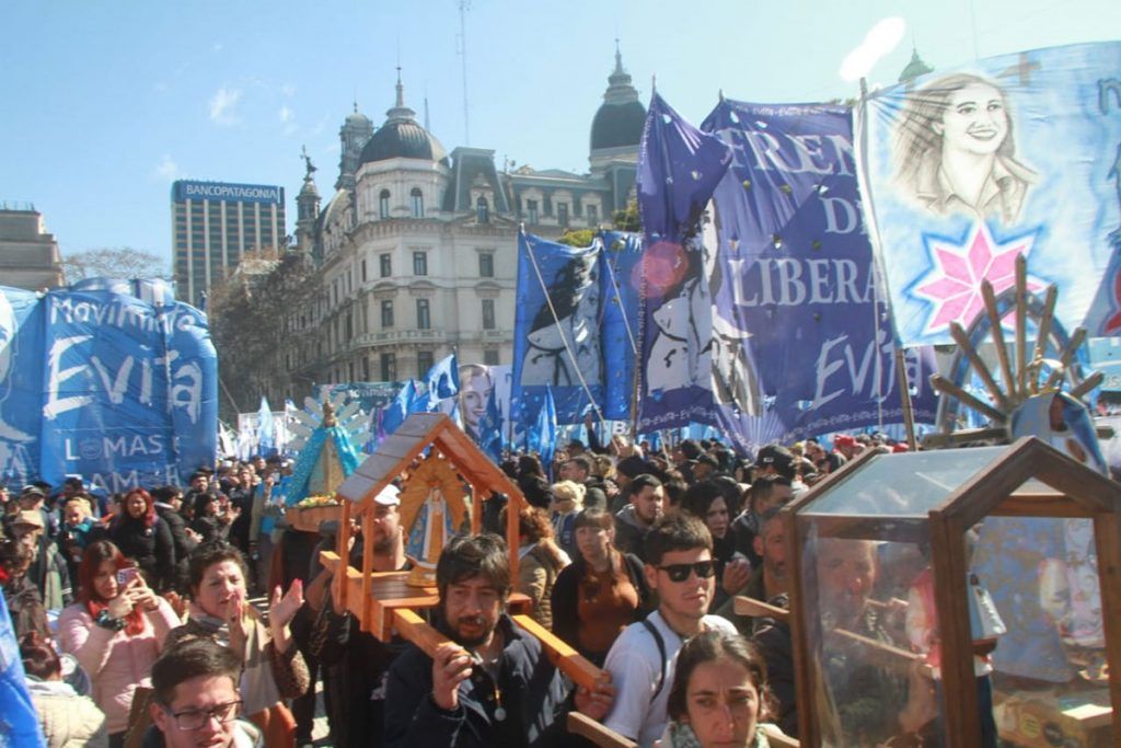 Postales de San Cayetano a la Plaza de Mayo