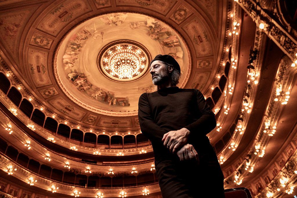 El Chango Spasiuk festeja sus 35 años de chamamé sin fronteras en el Colón 1 El Chango Spasiuk festeja sus 35 años de chamamé sin fronteras en el Colón