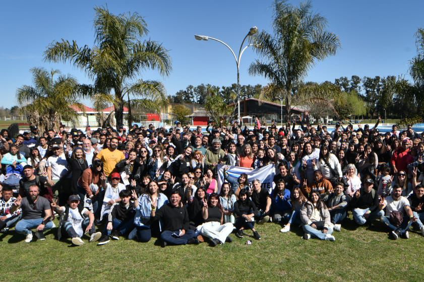 "Algo no encaja acá", el nuevo libro de Alexandre Roig, sobre los monstruos de la sociedad presente