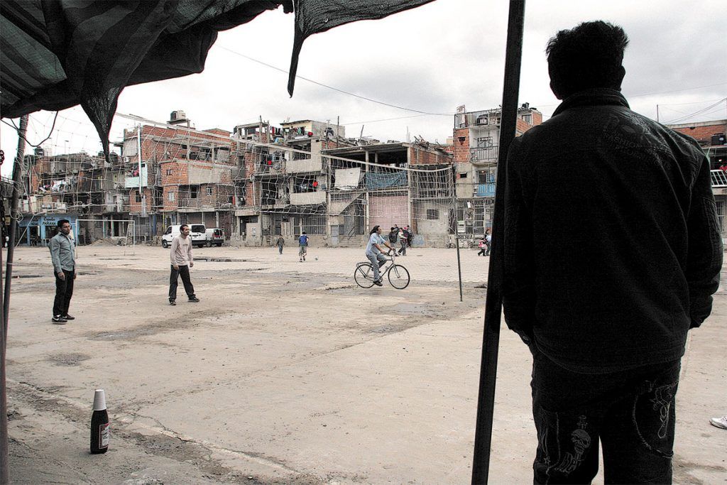 La villa como universo literario y la tradición boliviana como espejo mágico del mundo