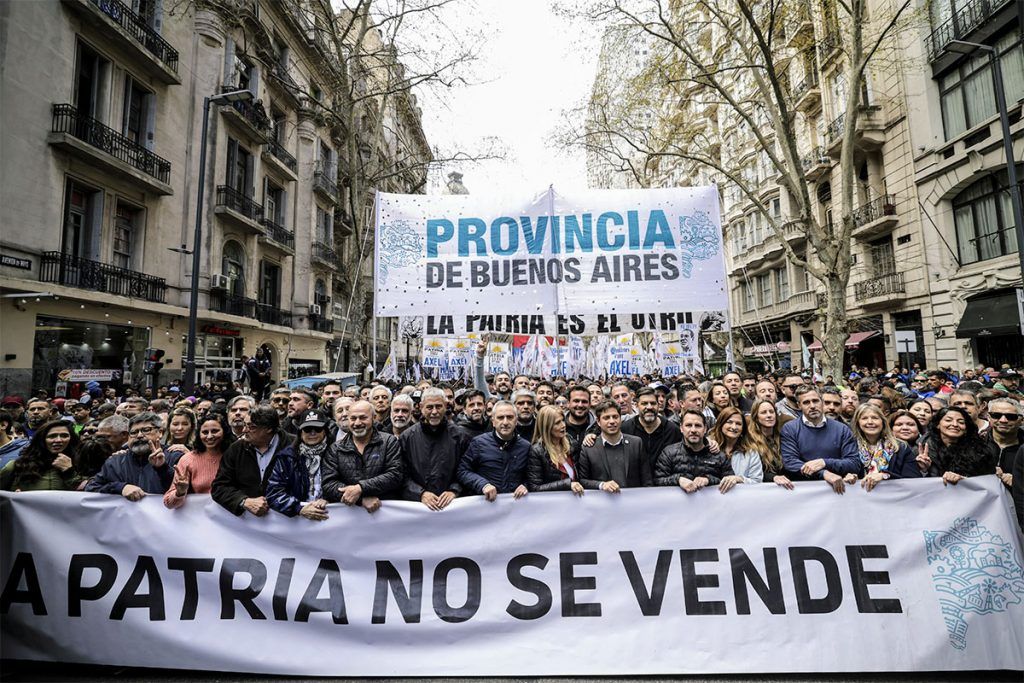 Kicillof marchó al Congreso: "Lo que vetó Milei equivale a los impuestos que le perdonó a los más ricos" 1 Kicillof marchó al Congreso: "Lo que vetó Milei equivale a los impuestos que le perdonó a los más ricos"