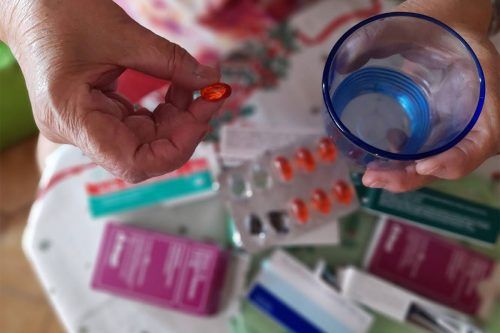 Automedicación: el Hospital de Clínicas advierte que casi la mitad de la población recurre a remedios sin consulta médica