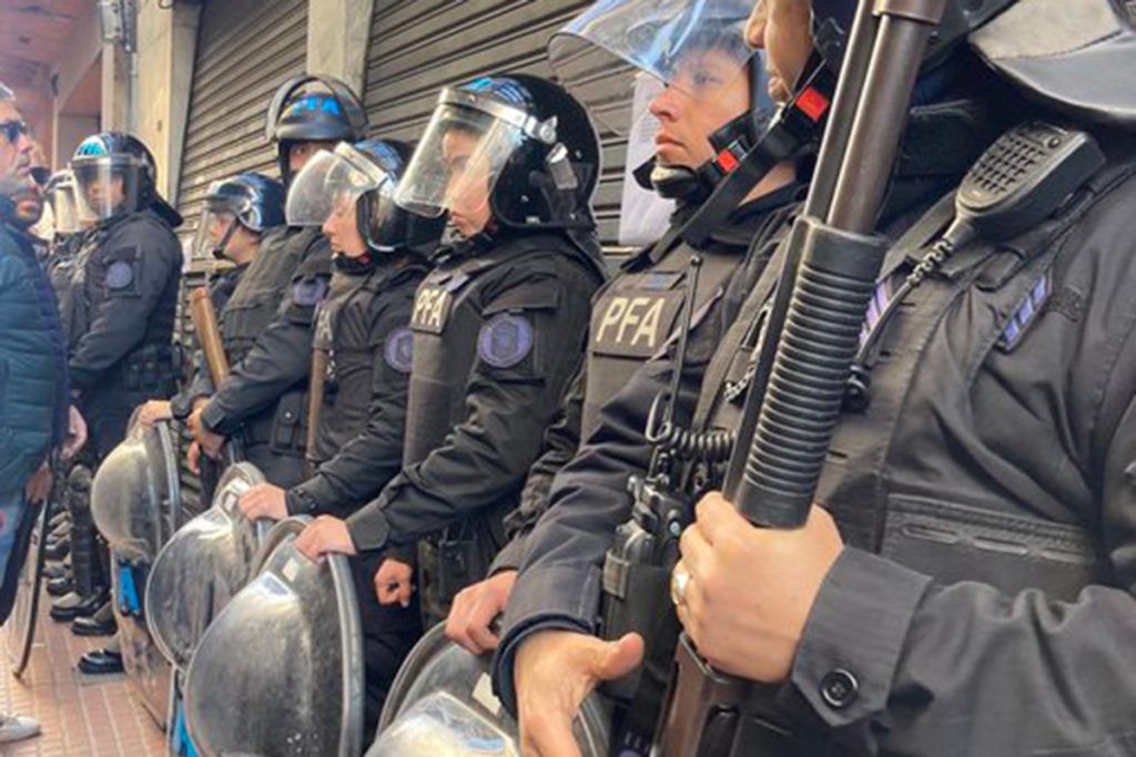 El comunicado de los estudiantes de la Universidad de las Madres: "Vivimos tiempos oscuros" 1 El comunicado de los estudiantes de la Universidad de las Madres: "Vivimos tiempos oscuros"