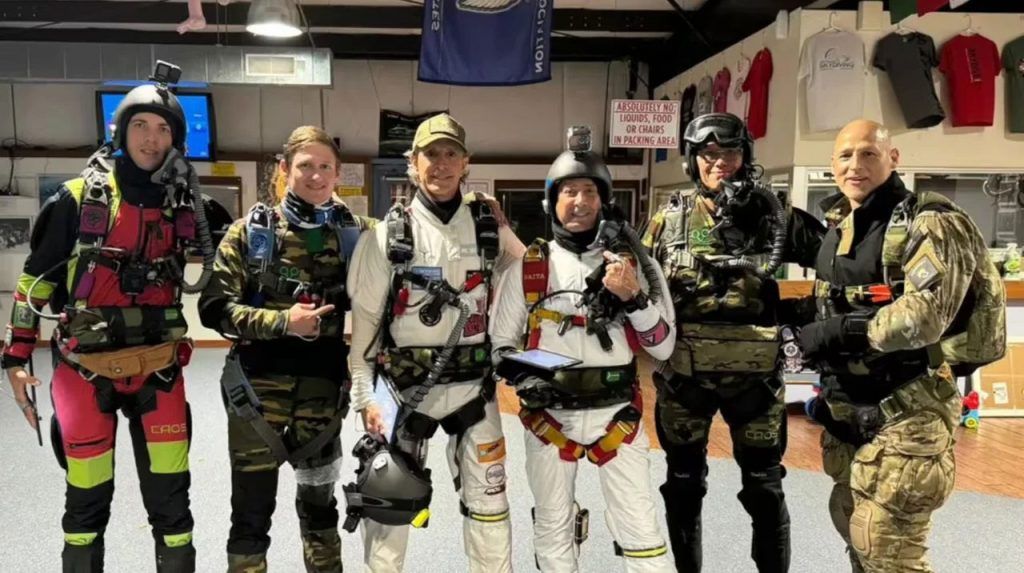 Dos paracaidistas argentinos saltaron desde la estratósfera y lograron un récord mundial