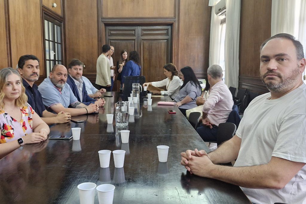 Otra provocación del gobierno: convocó la paritaria de los estatales en la previa del paro