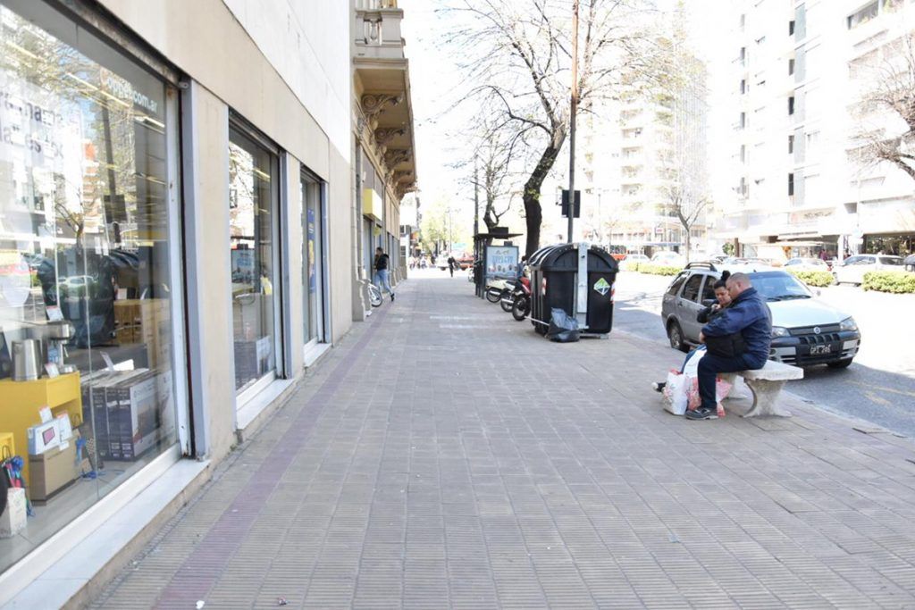 El microcentro de La Plata sin vendedores ambulantes: Alak supervisó el operativo en las calles