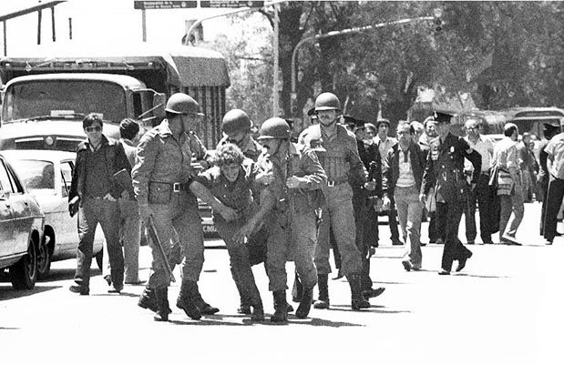 “Democracia, 40 años. Luchas, conquistas y asuntos pendientes”: una muestra de Mónica Hasenberg 4 “Democracia, 40 años. Luchas, conquistas y asuntos pendientes”: una muestra de Mónica Hasenberg