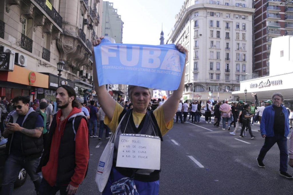 Postales de la multitudinaria manifestación contra el ajuste de Milei