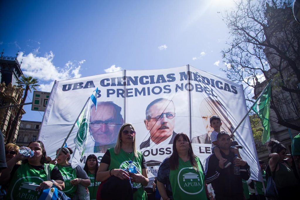 Postales de la multitudinaria manifestación contra el ajuste de Milei