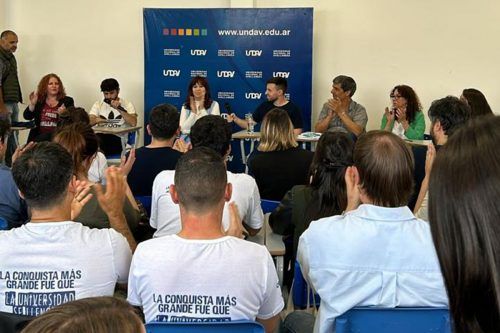 En medio de la disputa con Kicillof, Cristina visitó de sorpresa la Universidad de Avellaneda