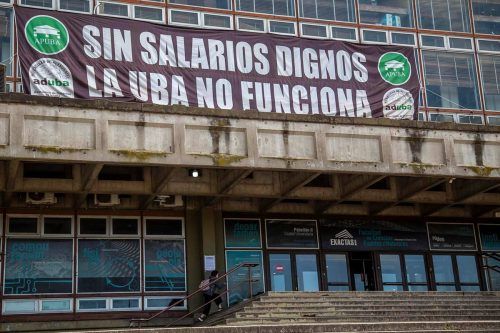 Golpe a la universidad: desde que asumió Milei, se fueron 438 docentes de la Facultad de Exactas de la UBA