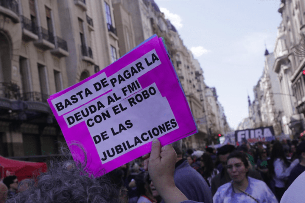 Postales de la multitudinaria manifestación contra el ajuste de Milei