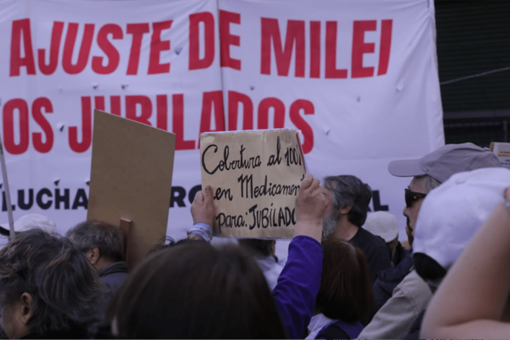 Postales de la multitudinaria manifestación contra el ajuste de Milei